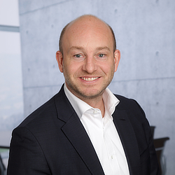 Testimonial von Financial Consultant Lars Valley - Prof. Dr. Dennis O.